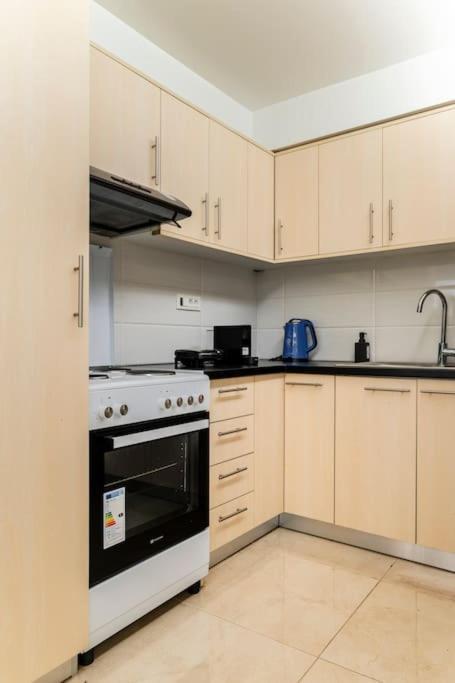 Apartment At Ano Glifada. Ateny Zewnętrze zdjęcie